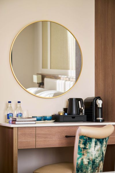 Room Desk & Mirror 4500px 2MB